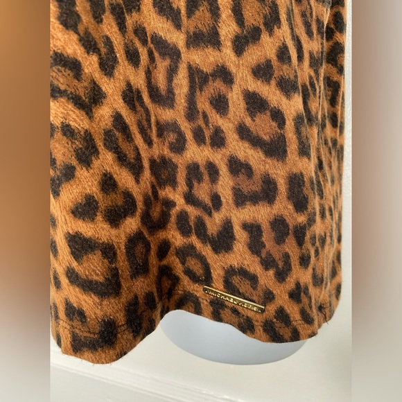 MICHAEL KORS Leopard Print Jersey Knit Turtleneck Top - Picture 2 of 4